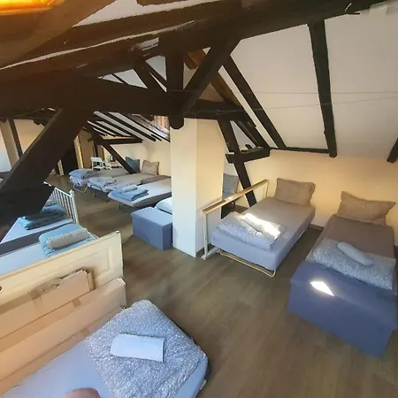 酒店 Norm Dorm Center