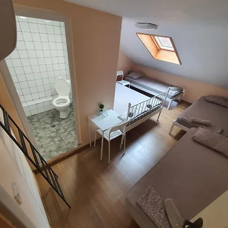 Norm Dorm Center Szálloda *